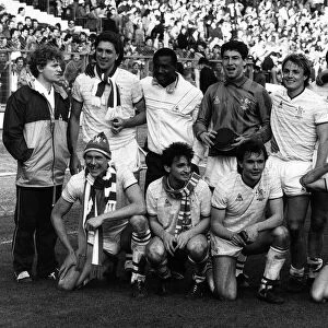Chelsea with the Full Members Cup ay Wembley 1986