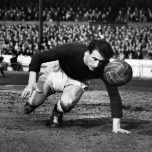 Chelsea v Blackpool. Reg Matthews goalkeeper for Chelsea. March 1958 P007185 Chelsea v Blackpool. Reg Matthews goalkeeper for Chelsea. March 1958 P007185