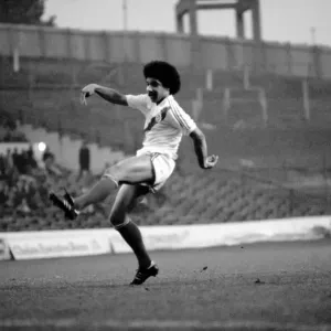 Chelsea v. Crystal Palace. November 1982 LF11-10-008