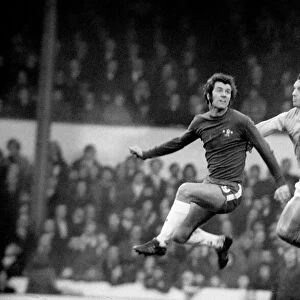 Chelsea v Huddersfield 1971 / 72 Season. Chelsea striker Peter Osgood seen here in action
