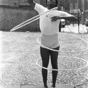 Chico Johnson, 24 ans de Californie Août 1983 - détenteur du record mondial pour faire tourner. Chico Johnson, 24 ans de Californie Août 1983 - détenteur du record mondial pour faire tourner.