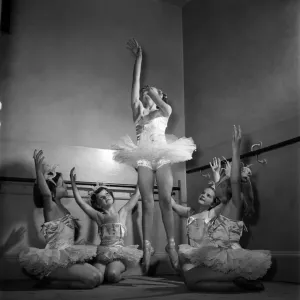 Child Ballet Dancers at Miss Vacanis School. June 1952 C3264