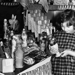 Child buys christmas present for mother, 27th November 1963