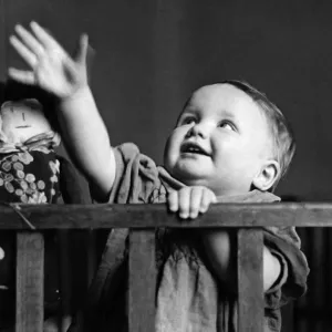 WW2 Child in Cot with Cuddly Toy Print 31st Jan 1942