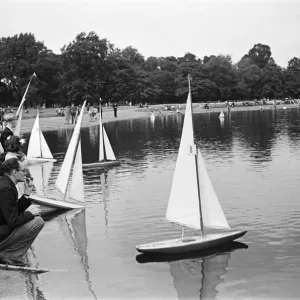 Children Sailing Toy Yachts on Round Pond Print, 1947 Children Sailing Toy Yachts on Round Pond Print, 1947