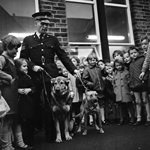 Children with animals dogs. Spencer of the Buraley police shows children of Primet