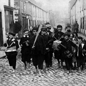 Children of Belfast Dockers who are on strike for better conditions