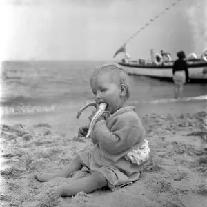 Children Childhood Holidays. 18-month-old Linda Jones of Pulborough, Sussex Children Childhood Holidays. 18-month-old Linda Jones of Pulborough, Sussex