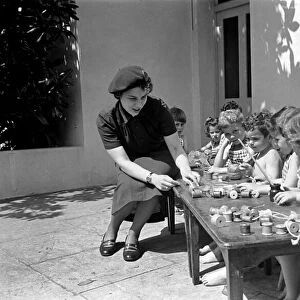Children cool down at the Hollyshaw residential nursery. June 1950 O24480-002