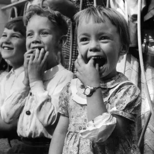 Children: Expressions: Lesley Stainer watches Punch and Judy show. August 1952 P024424 Children: Expressions: Lesley Stainer watches Punch and Judy show. August 1952 P024424