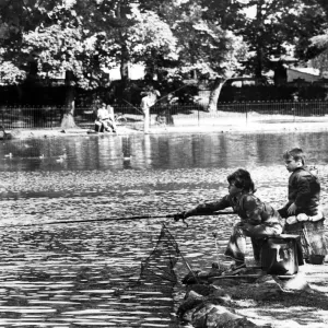 Albert Park Children Fishing Print, circa 1979