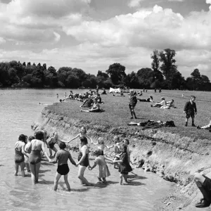 Children paddling in the River Thames at Eton opposite Windsor, Berkshire Children paddling in the River Thames at Eton opposite Windsor, Berkshire