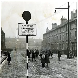 Children playing games in the street in Shettleston, Glasgow, 1958