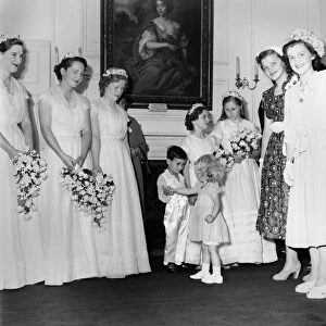 Children at the wedding of Robin Younger and Gillian Savory. July 1952 C3620