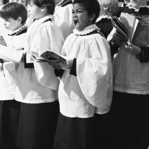 Les choristes se produisent lors de l'allumage des lumières de Noël à Reading sur le Broad.