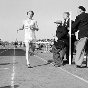 Chris Chataway winning 3 mile event circa 1955