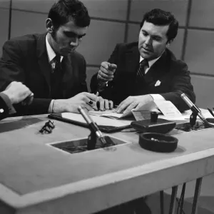 Chris Finnegan Signs Professional Form Print 1968 Chris Finnegan Signs Professional Form Print 1968