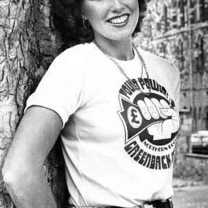 Christine Williams who is giving up her day job at the Northern Rock building Society to Christine Williams who is giving up her day job at the Northern Rock building Society to