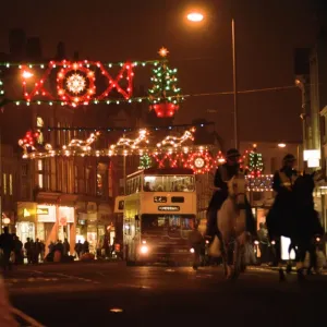 Las luces de Navidad en Broad Street Mall, Reading, se encienden. 22 de noviembre de 1990.