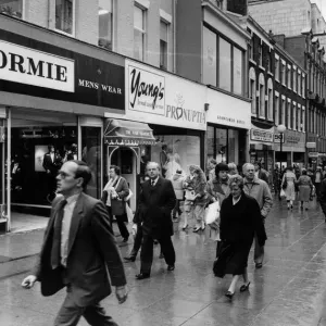 Christmas shoppers on Bold Street, Liverpool, Merseyside. 24th November 1986 Christmas shoppers on Bold Street, Liverpool, Merseyside. 24th November 1986