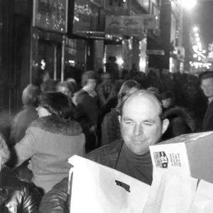 Christmas shoppers on a Sunday in Argyle Street, Glasgow, 12th December 1976 Christmas shoppers on a Sunday in Argyle Street, Glasgow, 12th December 1976