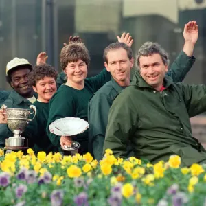 Jardineros del centro de la ciudad ganaron el concurso Britain in Bloom. Jardineros del centro de la ciudad ganaron el concurso Britain in Bloom.