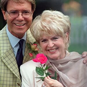Cliff Richard and Gloria Hunniford in July 1999, at the Hampton Court Flower Show 1999