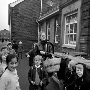 Clitheroe School Strike. Teacher Miss Kianne Kay surrounded by pupils as she returns to Clitheroe School Strike. Teacher Miss Kianne Kay surrounded by pupils as she returns to