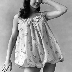Clothing Fashion 1957: Model Jackie Curtis. September 1957 P021532