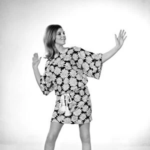 Clothing: Fashion: Beachwear: Maureen Weaver modelling beach dress. 1965