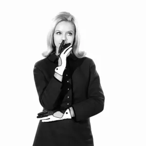 Clothing: Fashion: Gloves: Woman wearing two tone gloves. Model: Anna-Marie Greeber