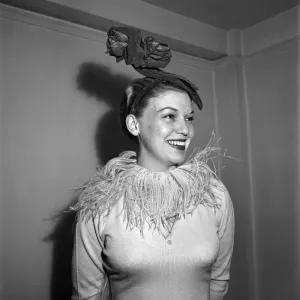 Clothing: Fashion: Hats. 1953 B130-001
