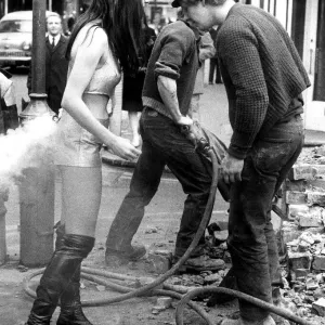 February 1971 Print: Traudi Hailands Bold Fashion Statement