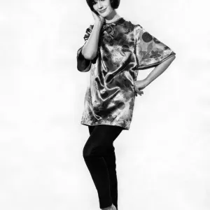 Clothing Fashion: Lynne Winterson. Fabuary 1966 P006737