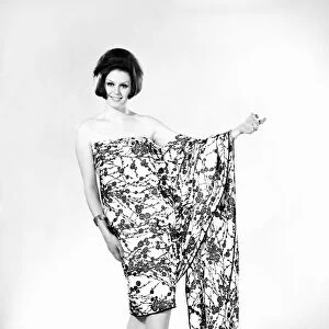 Clothing: Fashion: Sari: Model: Gloria James. 1966 B1931-001