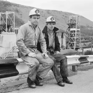 Los mineros de carbón Phillip Jenkins (izquierda) y Chris Lee vistos aquí en la Cola Merthyr Taff.
