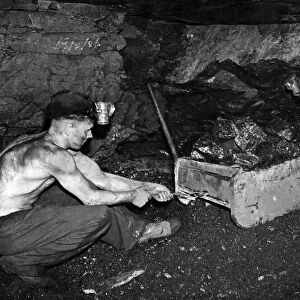 Coal Mines underground scenes. March 1946 P017830