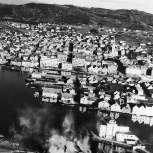 COASTAL COMMAND AIRCRAFT GO IN HARBOUR AFTER ENEMY SHIPPING COASTAL COMMAND AIRCRAFT GO IN HARBOUR AFTER ENEMY SHIPPING