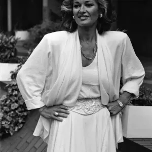 Colbys star Stephanie Beacham is back in Britain on a private visit. 30th May 1986 Colbys star Stephanie Beacham is back in Britain on a private visit. 30th May 1986