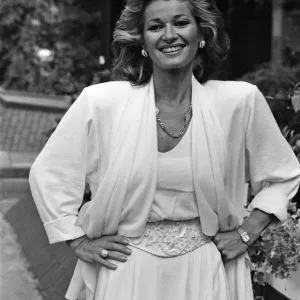 Colbys star Stephanie Beacham is back in Britain on a private visit. 30th May 1986 Colbys star Stephanie Beacham is back in Britain on a private visit. 30th May 1986