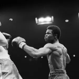 Colin Jones v Kirkland Laing for the British Welterweight Title