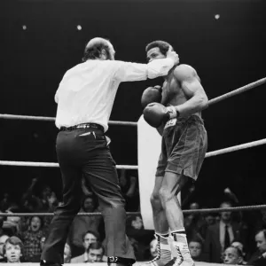 Colin Jones v Kirkland Laing for the British Welterweight Title