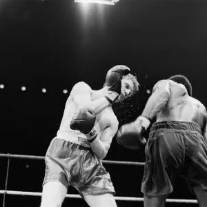 Colin Jones v Kirkland Laing for the British Welterweight Title