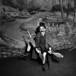 Comedian Eddie Gray. February 1948 O11521-001