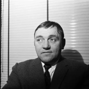 Comedian Les Dawson, pictured ahead of his spot on tomorrow nights Comedian Les Dawson, pictured ahead of his spot on tomorrow nights