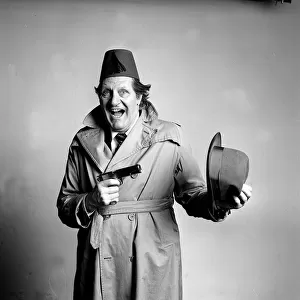 Comedian Tommy Cooper 1978 A©mirrorpix