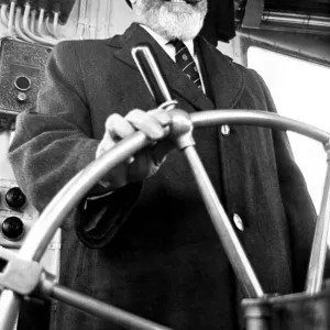 Commodore William E Warwick CBE RD RNR who was the first Master of the QE2 before he Commodore William E Warwick CBE RD RNR who was the first Master of the QE2 before he