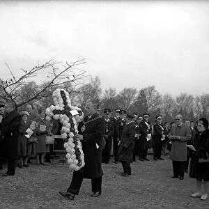 Communal grave service at London Road cemetery, Coventry. 21st November 1965