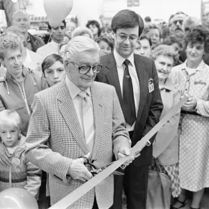 Compo - alias actor Bill Owen swapped his scruffy clothes for a smart new suit for Compo - alias actor Bill Owen swapped his scruffy clothes for a smart new suit for