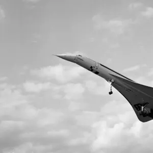 Concorde lands at RAF Fairfield after successful test flight of new engines